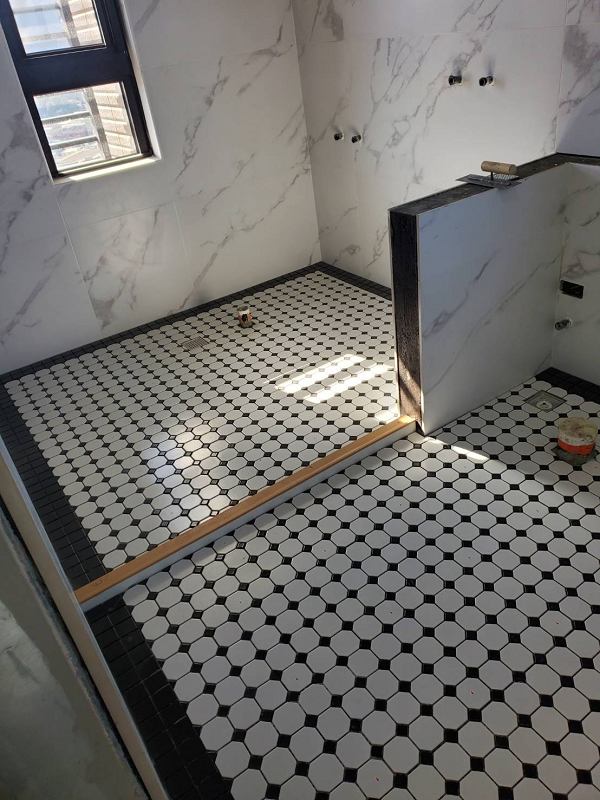順檍工程行台北・新北浴室泥作工程｜石紋壁磚與馬賽克地坪現場紀錄 02